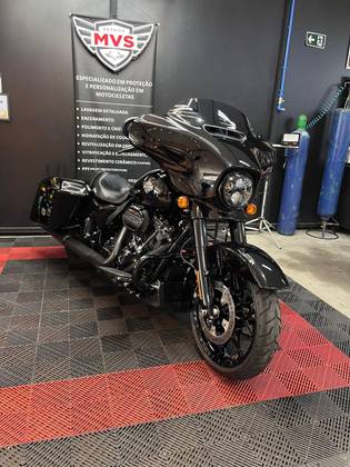 HARLEY-DAVIDSON STREET GLIDE SPECIAL 